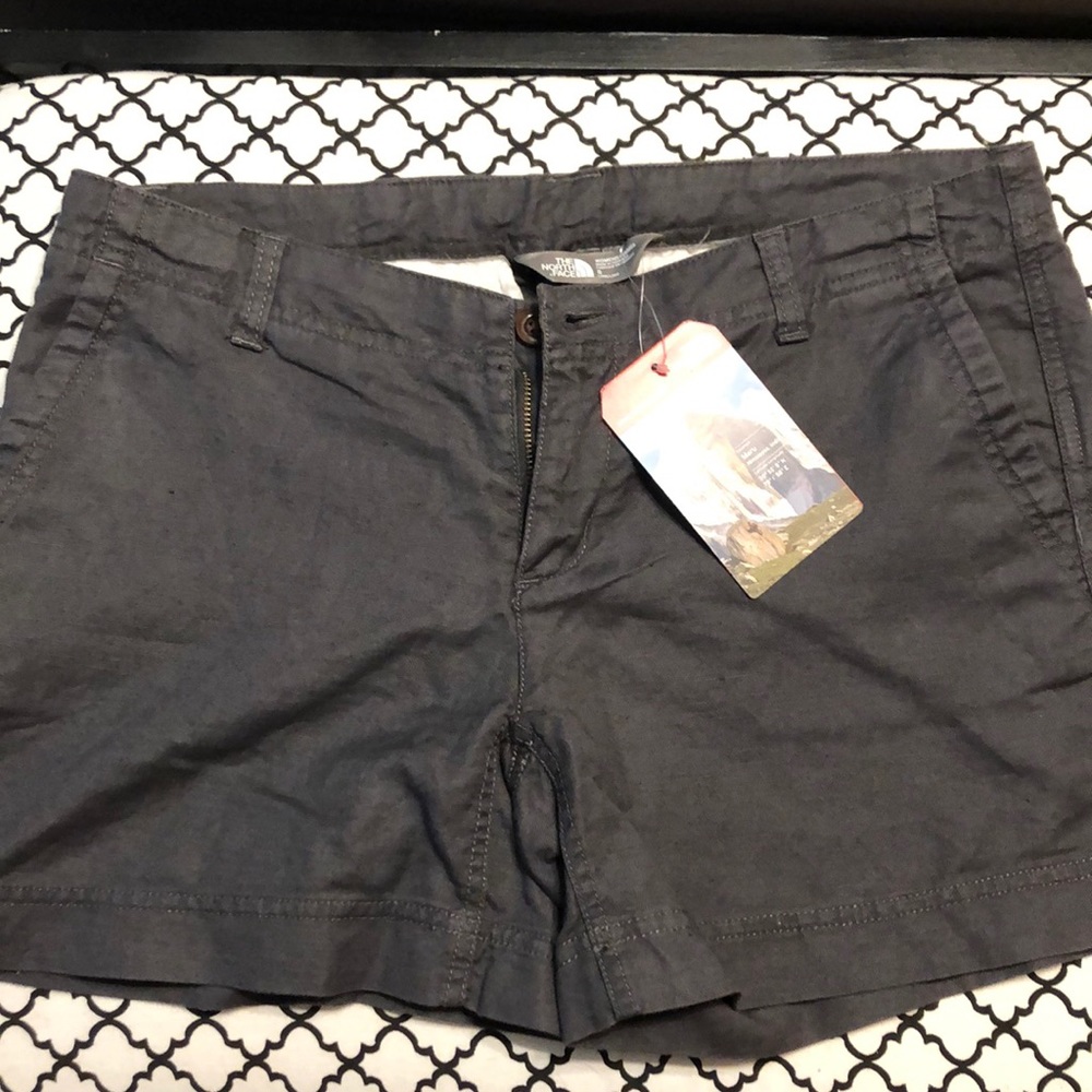 Charcoal grey The North Face linen shorts